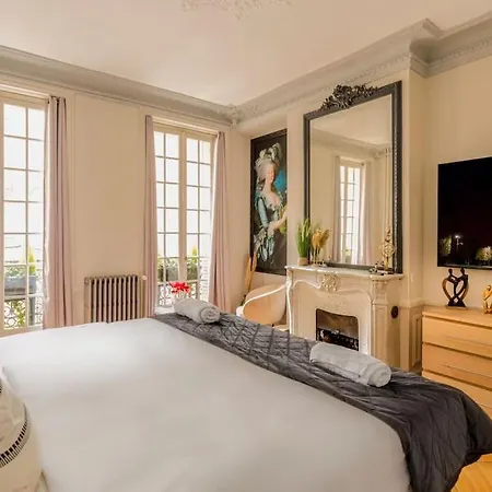Royale Champs Elysees Apartman *